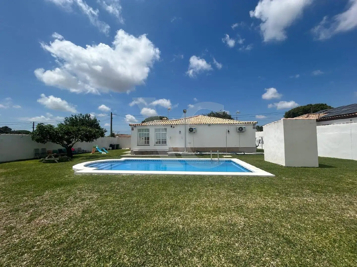 Exterior view of Houses for sale in Chiclana de la Frontera