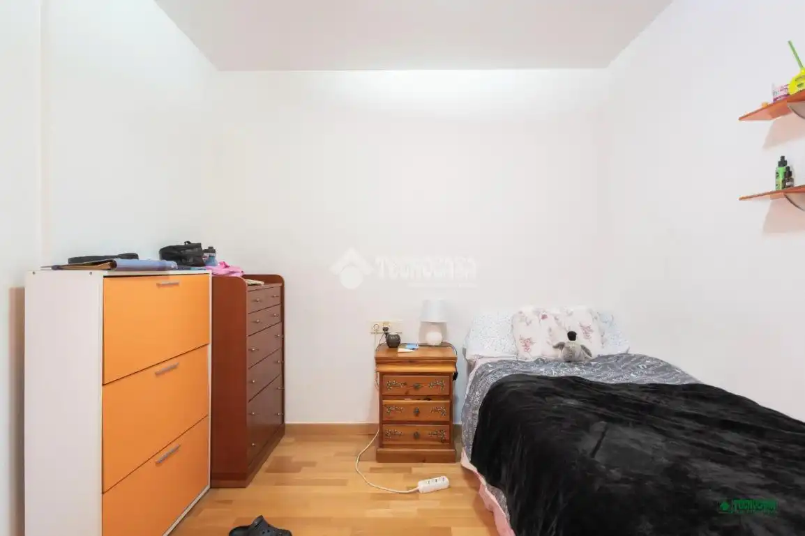 Habitación de Piso en venta en Almería con Terraza, Trastero y Piscina comunitaria