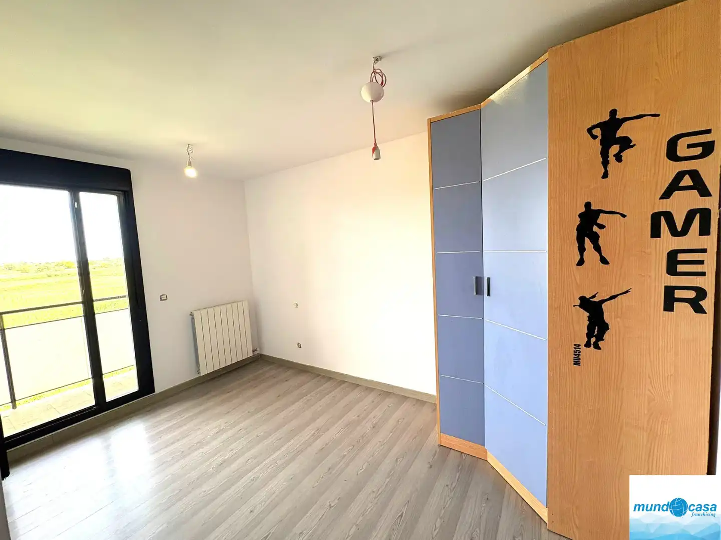 Bedroom of Flat for sale in Pinseque  with Air Conditioner, Heating and Terrace