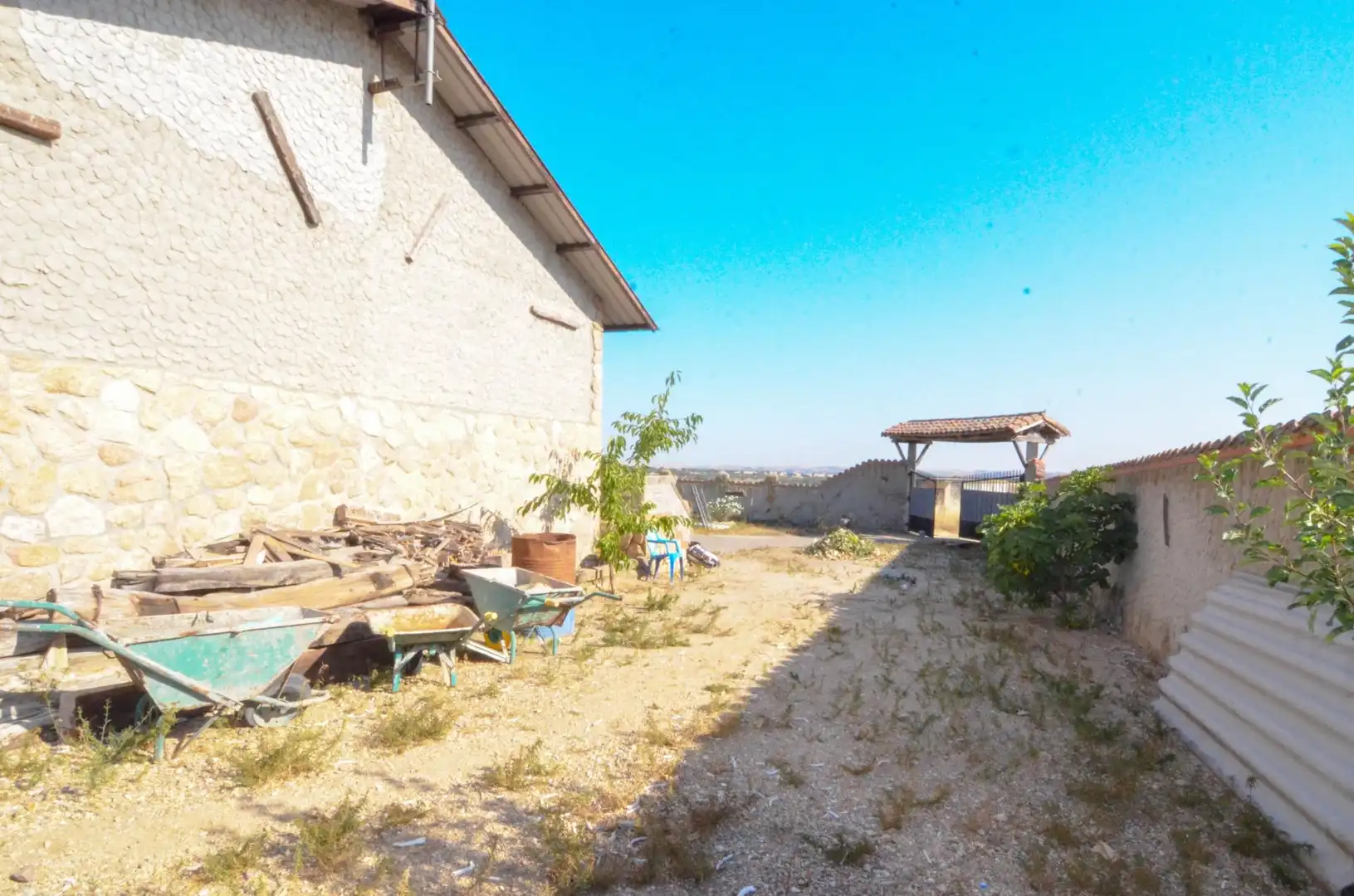 Industrial buildings for sale in Calvarrasa de Arriba