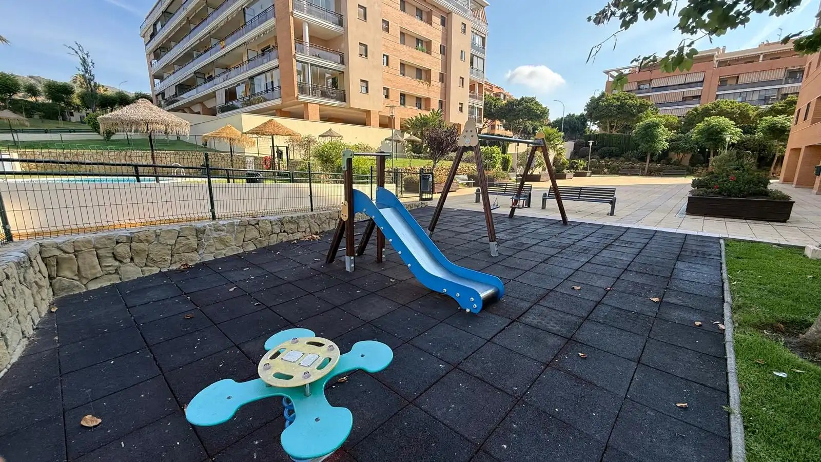 Parking de Piso de alquiler en Torremolinos con Aire acondicionado, Calefacción y Terraza