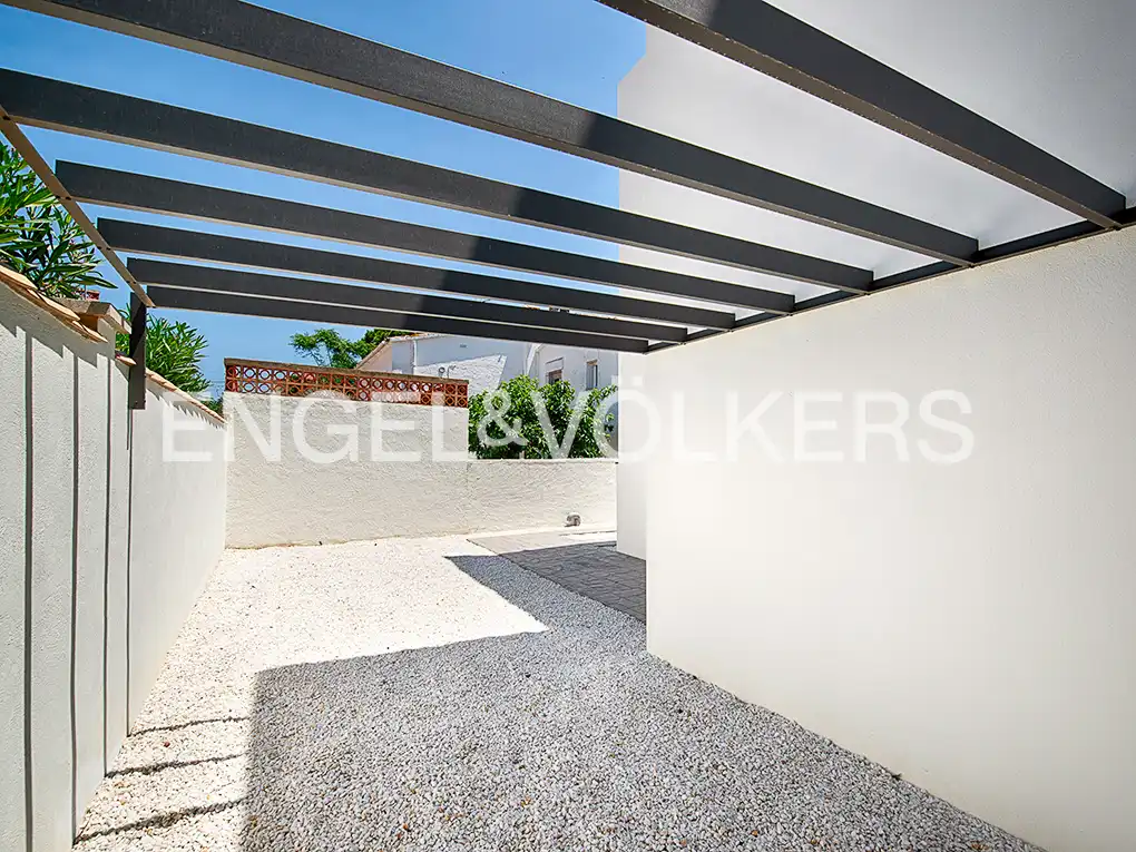 Casa pareada con terraza en venta en Carrer Requesens, imagen 8