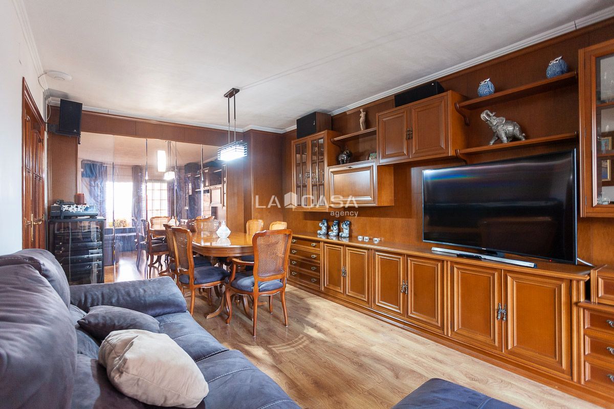 Living room of Flat for sale in L'Hospitalet de Llobregat  with Balcony