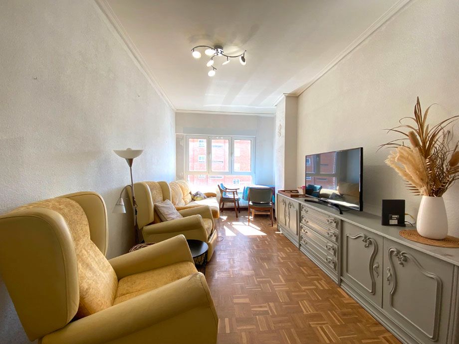 Sala d'estar de Pis en venda en Vitoria - Gasteiz amb Calefacció, Parquet i Terrassa