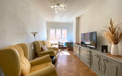 Sala d'estar de Pis en venda en Vitoria - Gasteiz amb Calefacció, Parquet i Terrassa