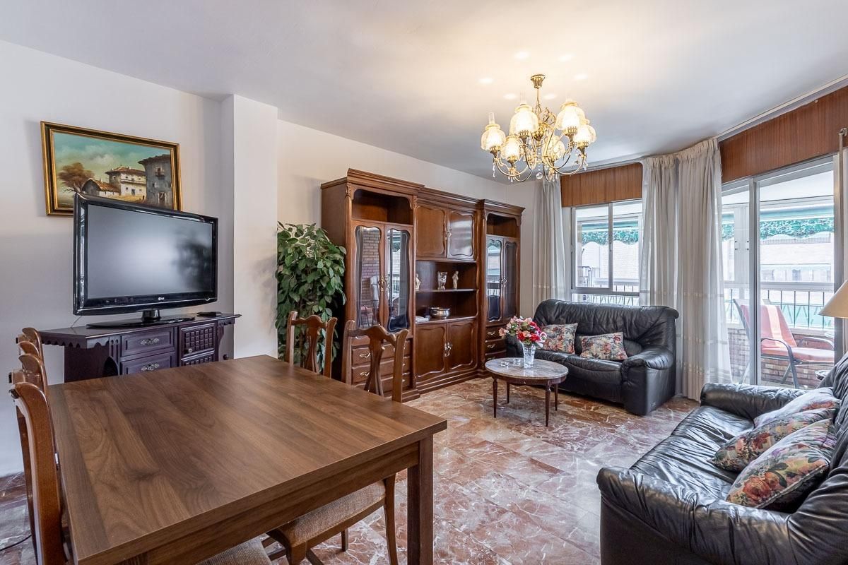 Living room of Flat to rent in  Granada Capital  with Air Conditioner, Heating and Terrace