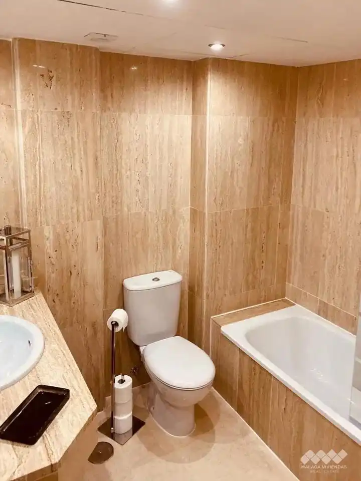 Bathroom of Flat for sale in Marbella  with Air Conditioner, Terrace and Community pool
