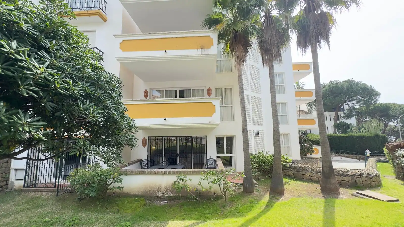 Exterior view of Apartments for sale in Marbella  with Furnished