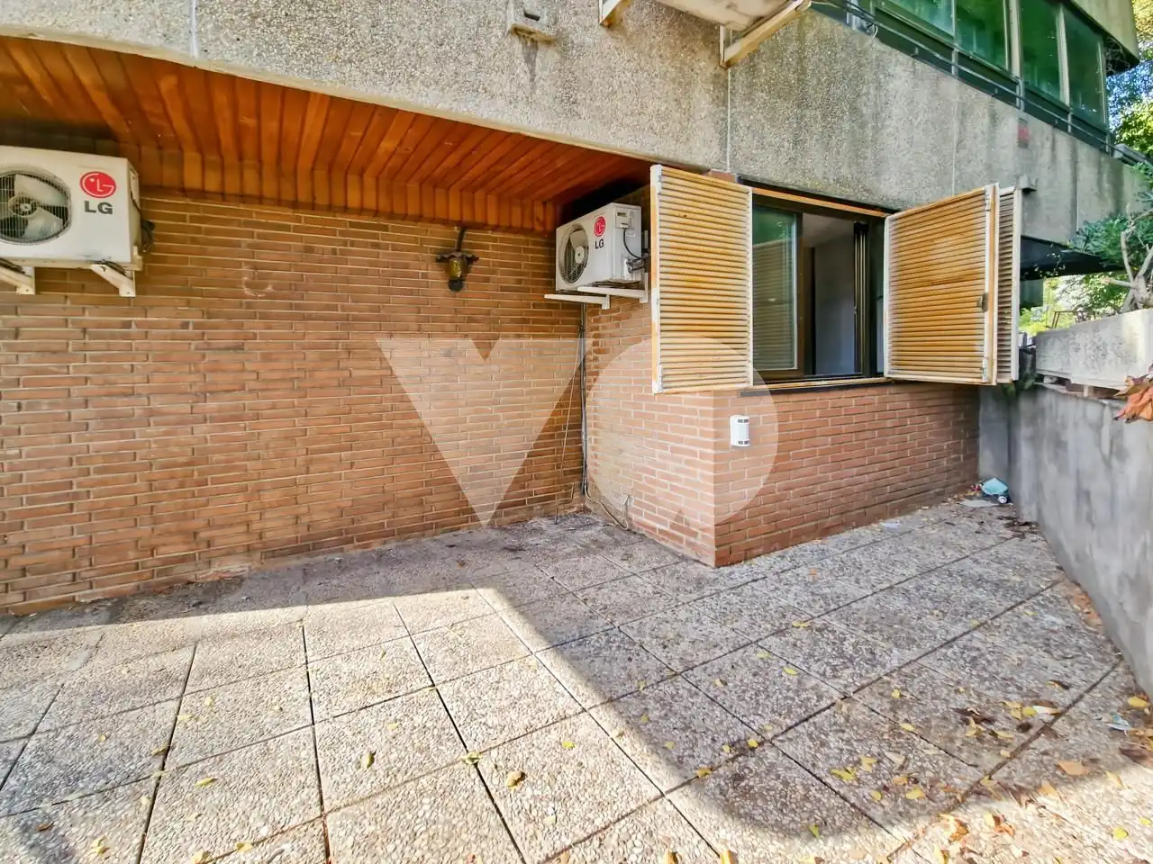 Vista exterior de Planta baja en venta en Madrid con Aire acondicionado, Calefacción y Parquet