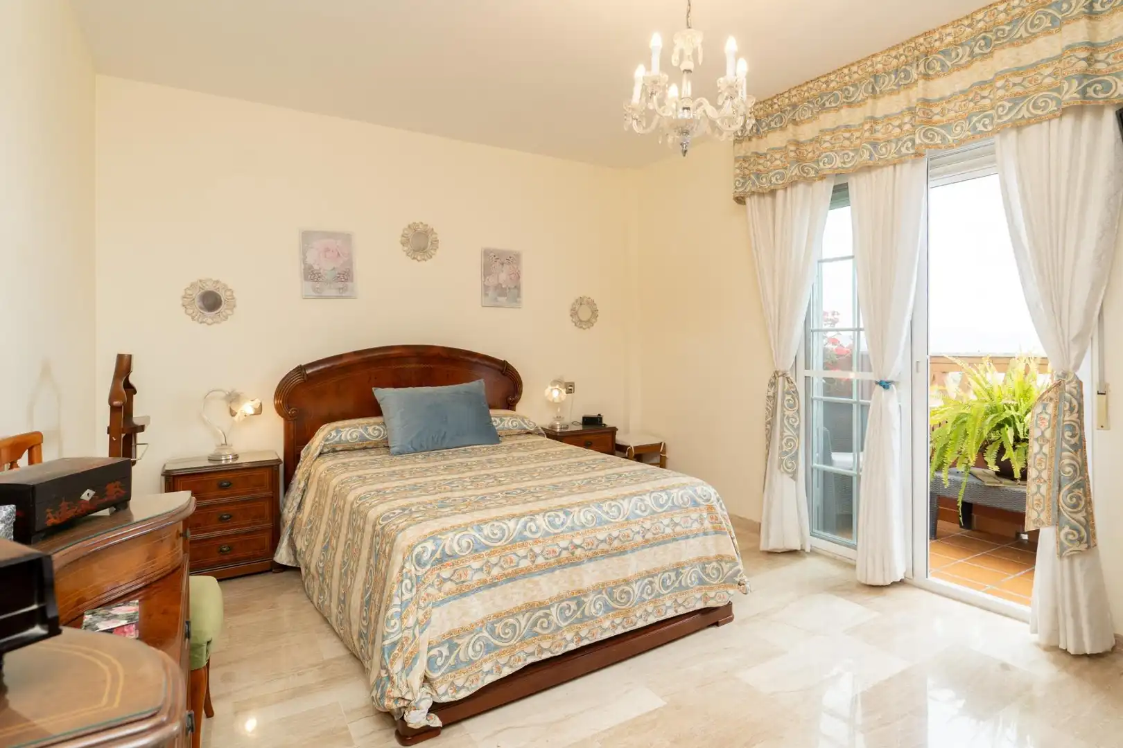Dormitori de Casa o xalet en venda en Motril amb Aire condicionat, Jardí privat i Terrassa