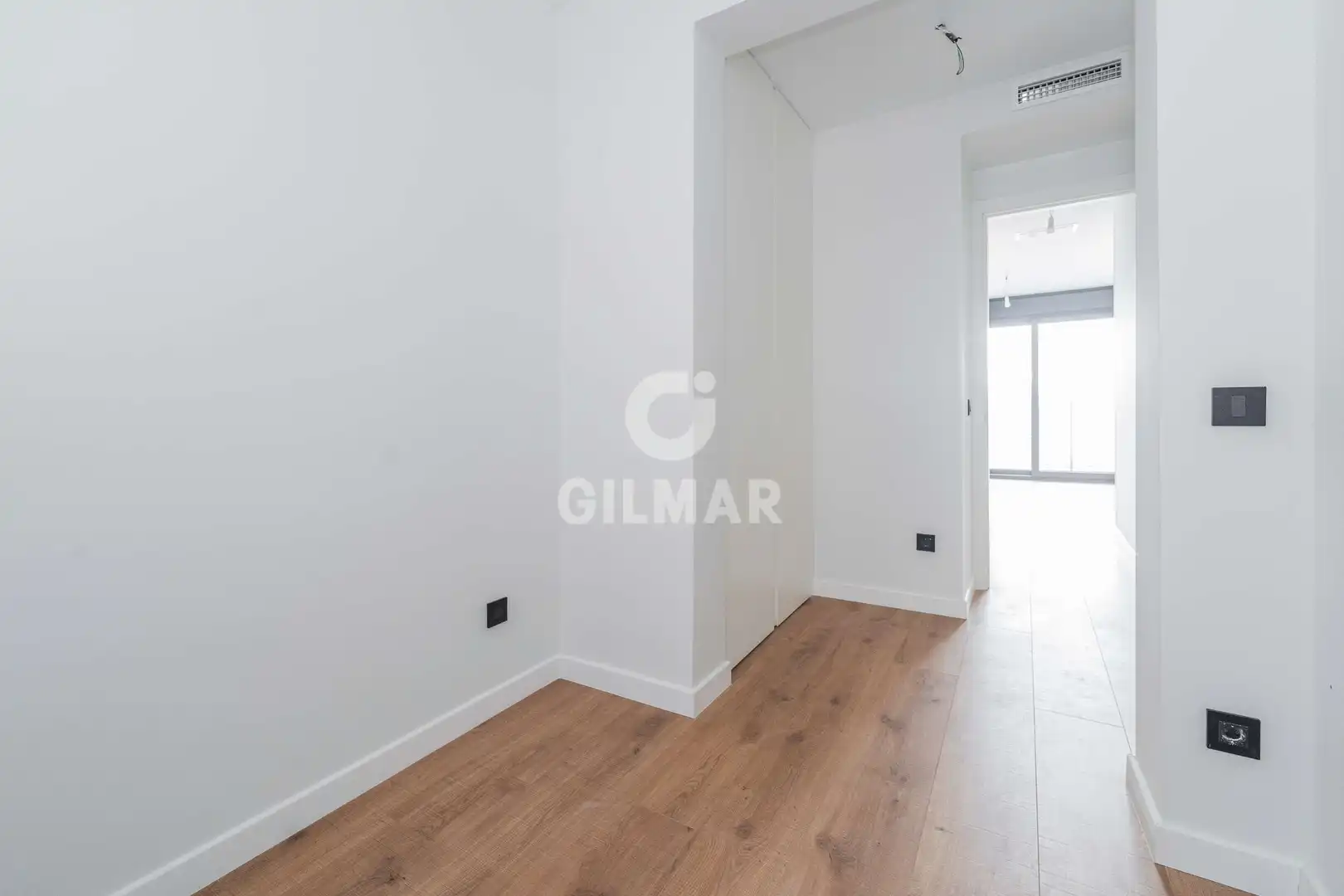 Habitación de Ático en venta en Madrid con Calefacción, Trastero y Balcón