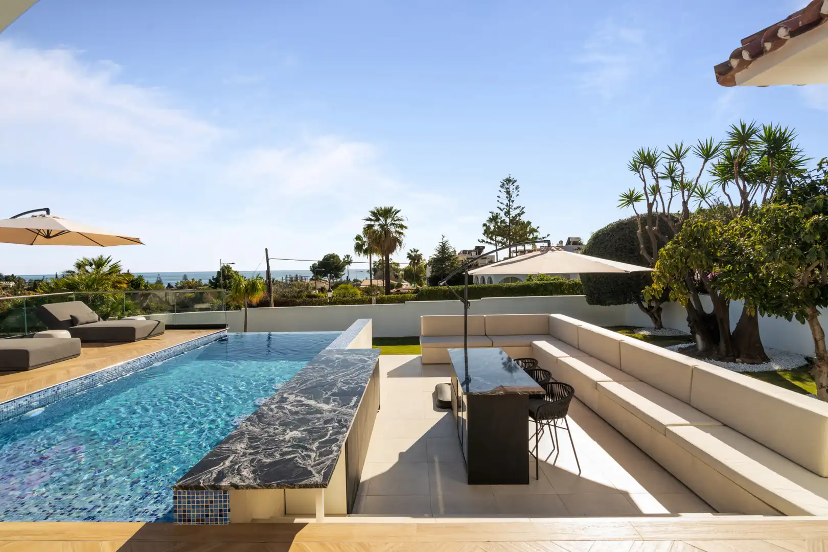 Terrassa de Casa o xalet en venda en Marbella amb Aire condicionat, Calefacció i Jardí privat