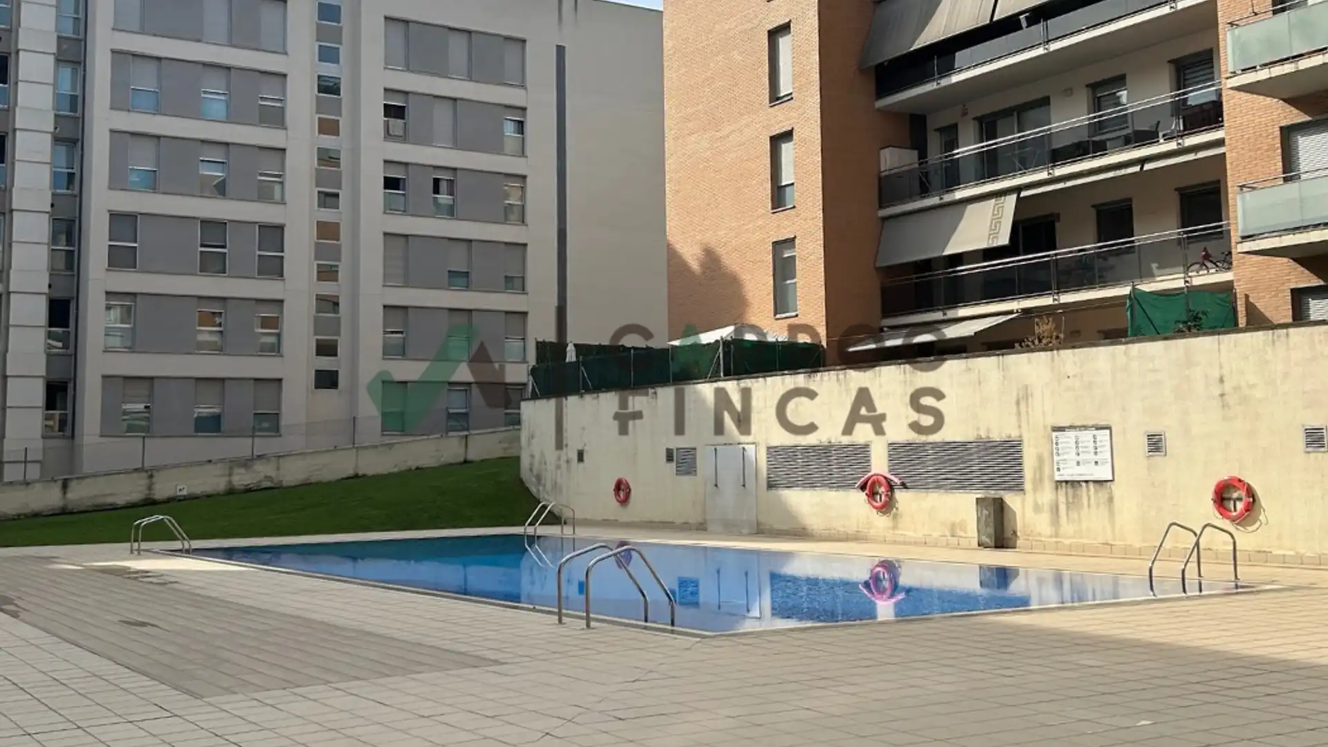 Piscina de Piso en venta en Montornès del Vallès con Aire acondicionado, Calefacción y Parquet