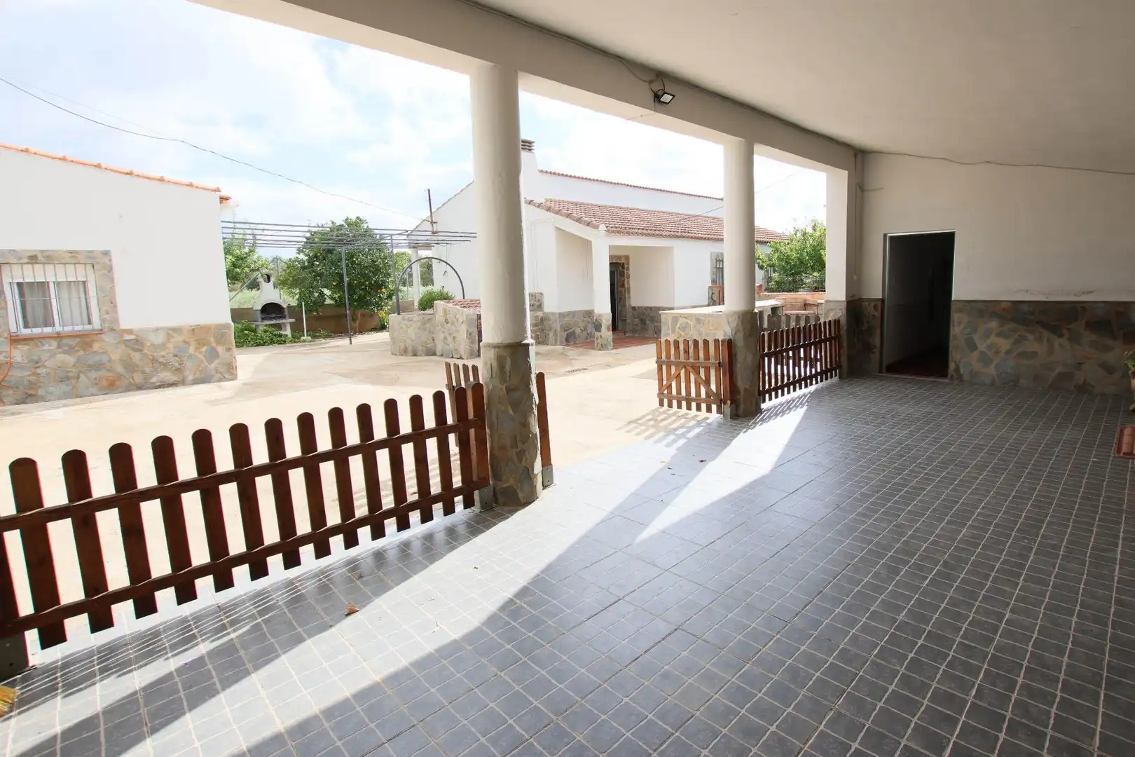 Terrassa de Casa o xalet en venda en Badajoz Capital amb Jardí privat, Traster i Piscina