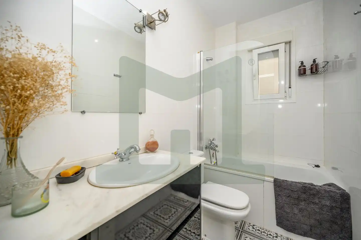 Badezimmer von Wohnung zur Miete in Madrid mit Klimaanlage, Heizung und Terrasse