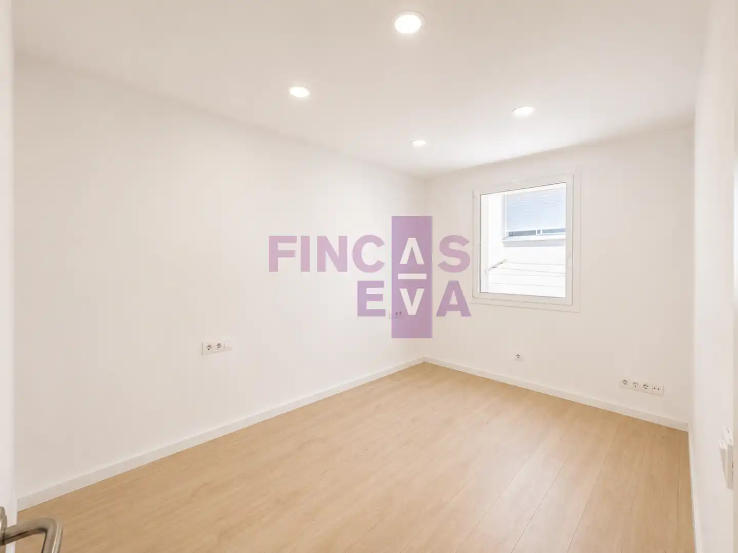 Flat for sale in Barcelona  with Parquet flooring