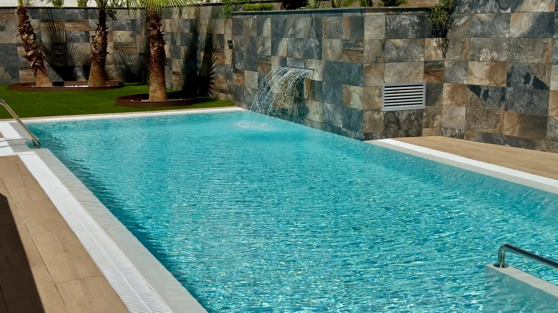 Swimming pool of Flat for rent in Granada  with Air Conditioner, Heating and Terrace