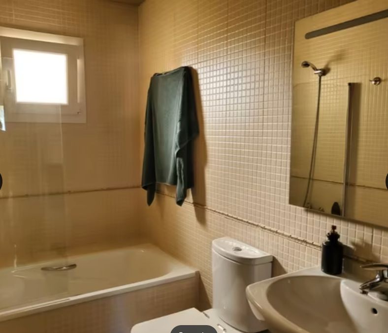 Baño de Piso de alquiler en Torremolinos con Aire acondicionado, Terraza y Amueblado