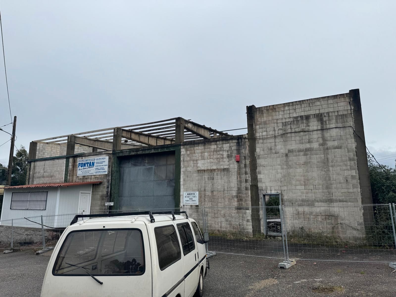 Vista exterior de Nave industrial en venta en As Neves  