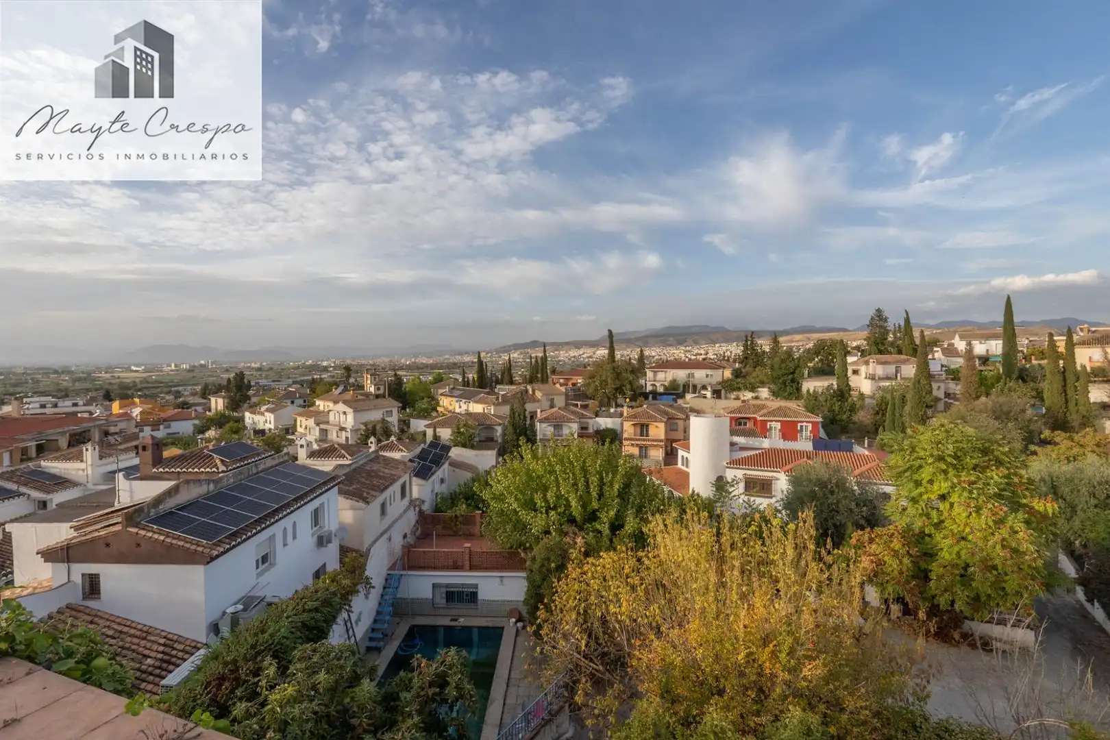 Vista exterior de Casa o xalet en venda en La Zubia amb Calefacció, Jardí privat i Terrassa