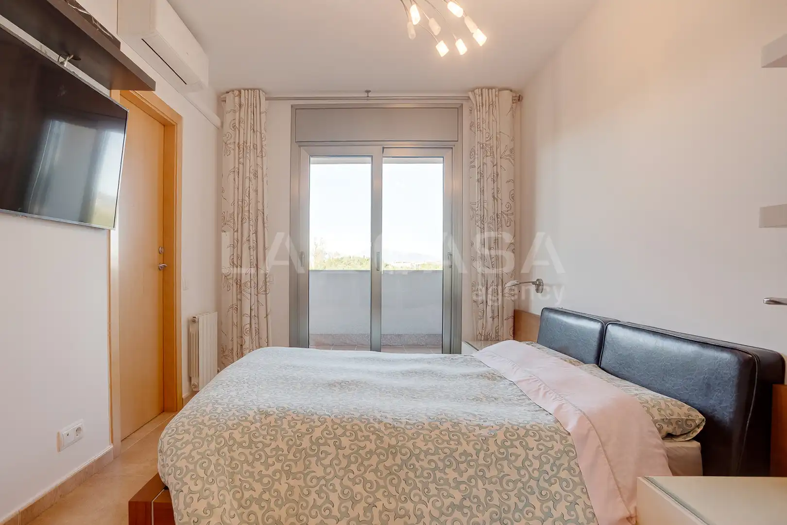 Dormitori de Casa o xalet en venda en Montornès del Vallès amb Aire condicionat, Calefacció i Jardí privat