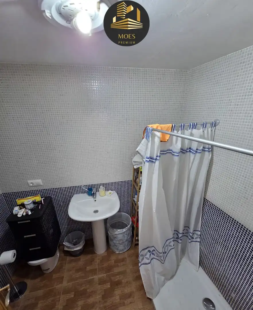 Badezimmer von Wohnung zum Verkauf in Mengíbar mit Klimaanlage, Terrasse und Abstellraum