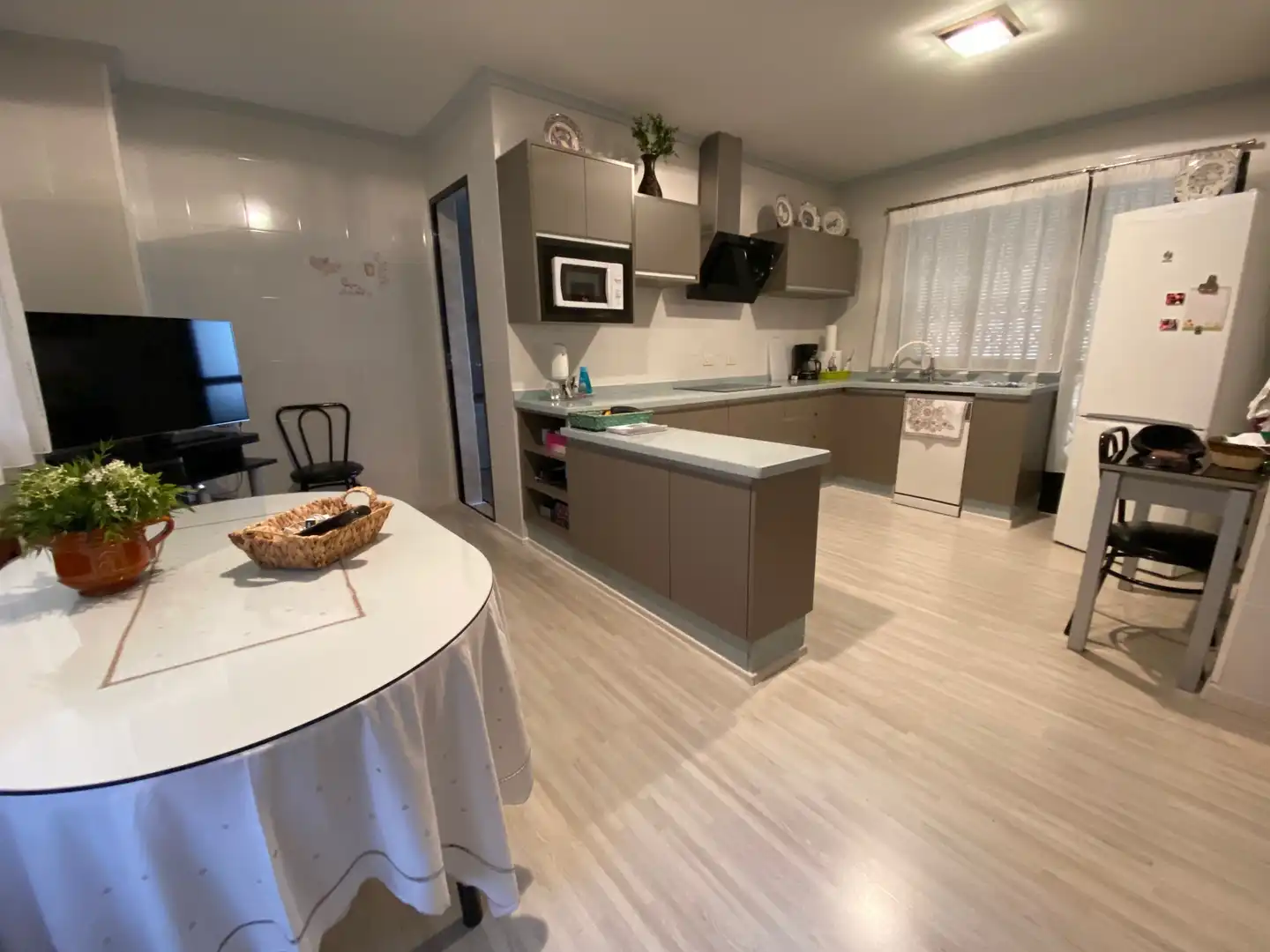 Cuina de Casa o xalet en venda en Guadix amb Terrassa i Moblat