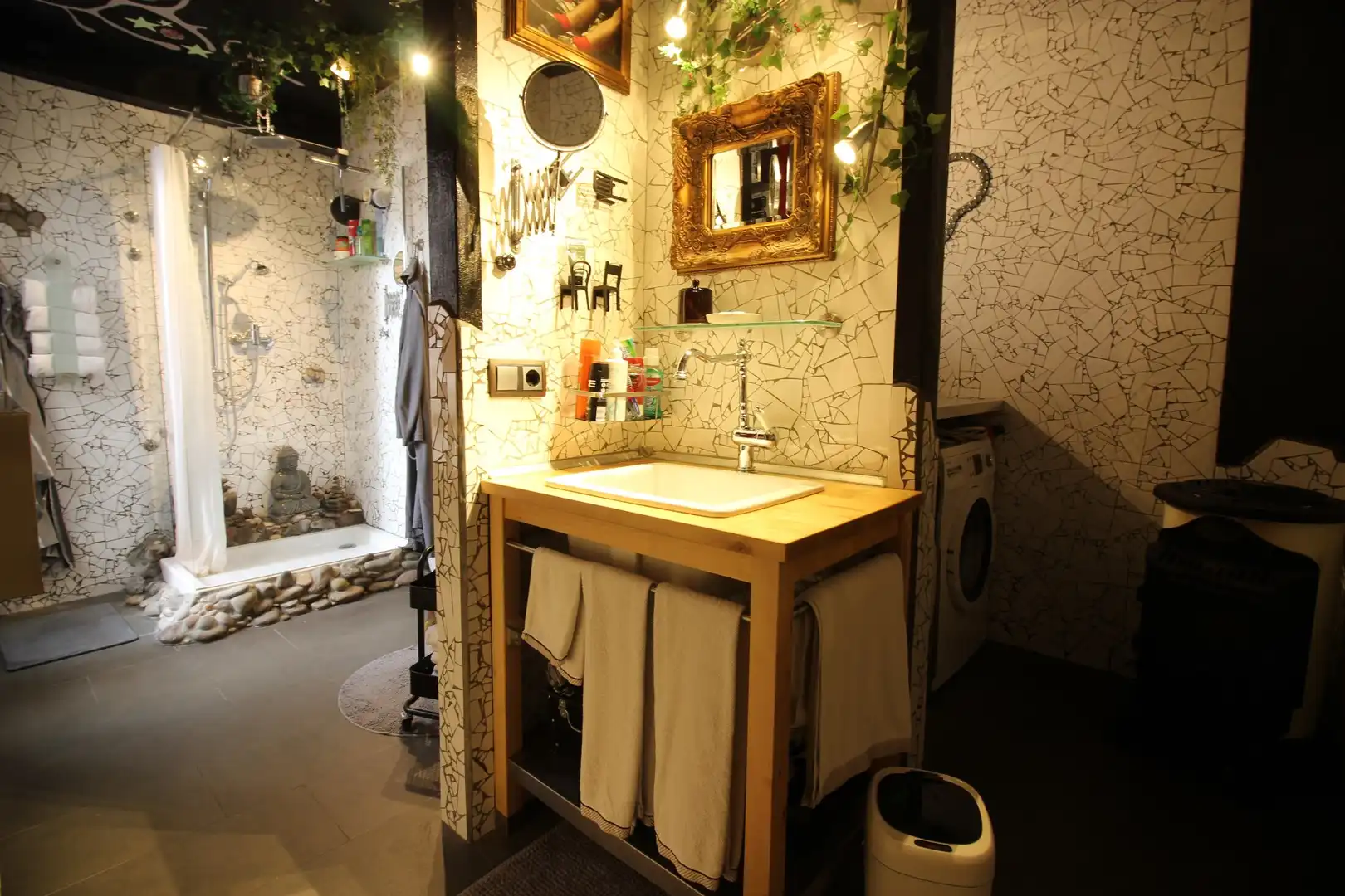 Bathroom of Houses for sale in Besalú  with Heating, Terrace and Swimming Pool