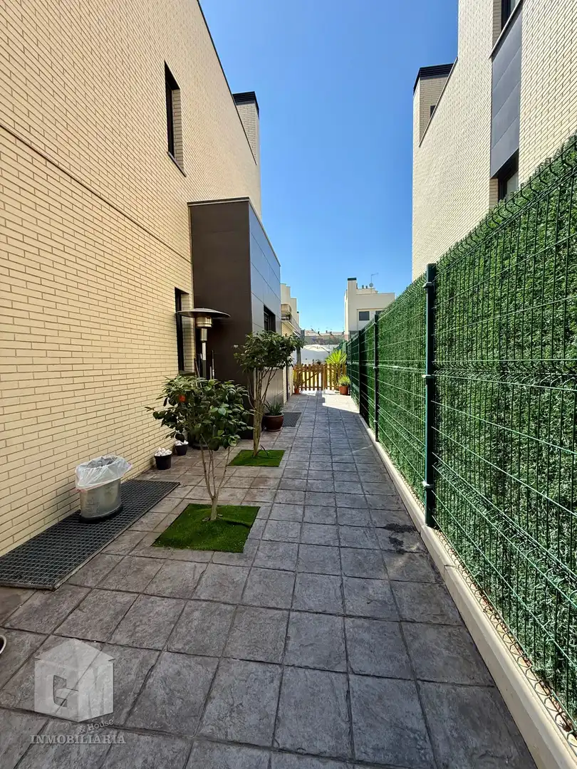 Terrasse von Einfamilien-Reihenhaus zum Verkauf in Arroyomolinos (Madrid) mit Klimaanlage, Heizung und Privatgarten