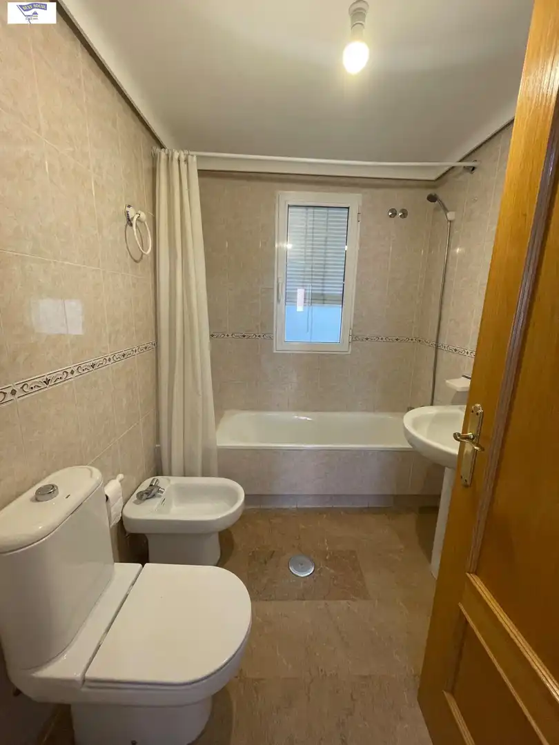 Baño de Apartamento de alquiler en Albacete con Calefacción, Amueblado y Balcón