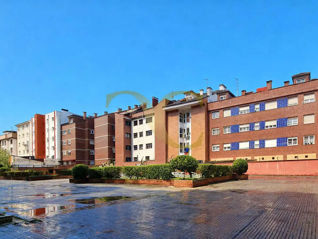 Vista exterior de Pis en venda en Gijón  amb Calefacció i Traster