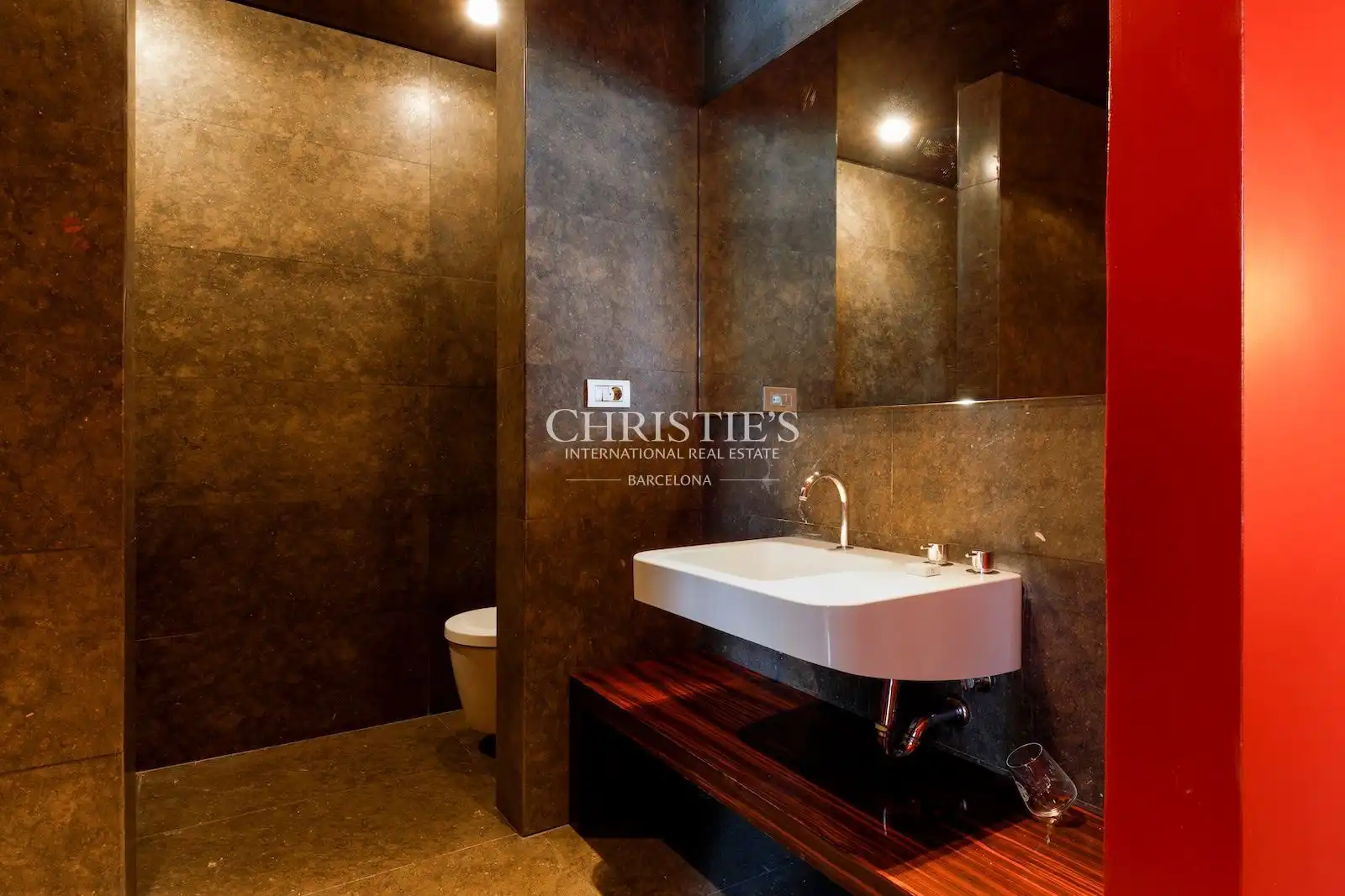 Badezimmer von Dachboden zur Miete in Eixample