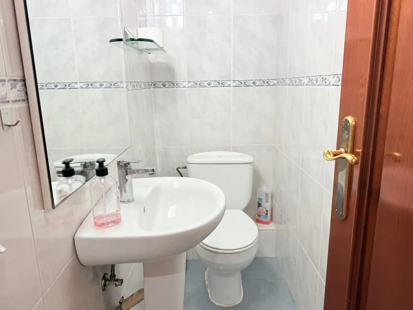 Baño de Planta baja en venta en Badalona con Aire acondicionado, Calefacción y Jardín privado