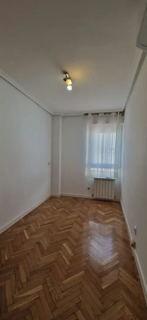 Bedroom of Flat for rent in Madrid  with Air Conditioner and Heating