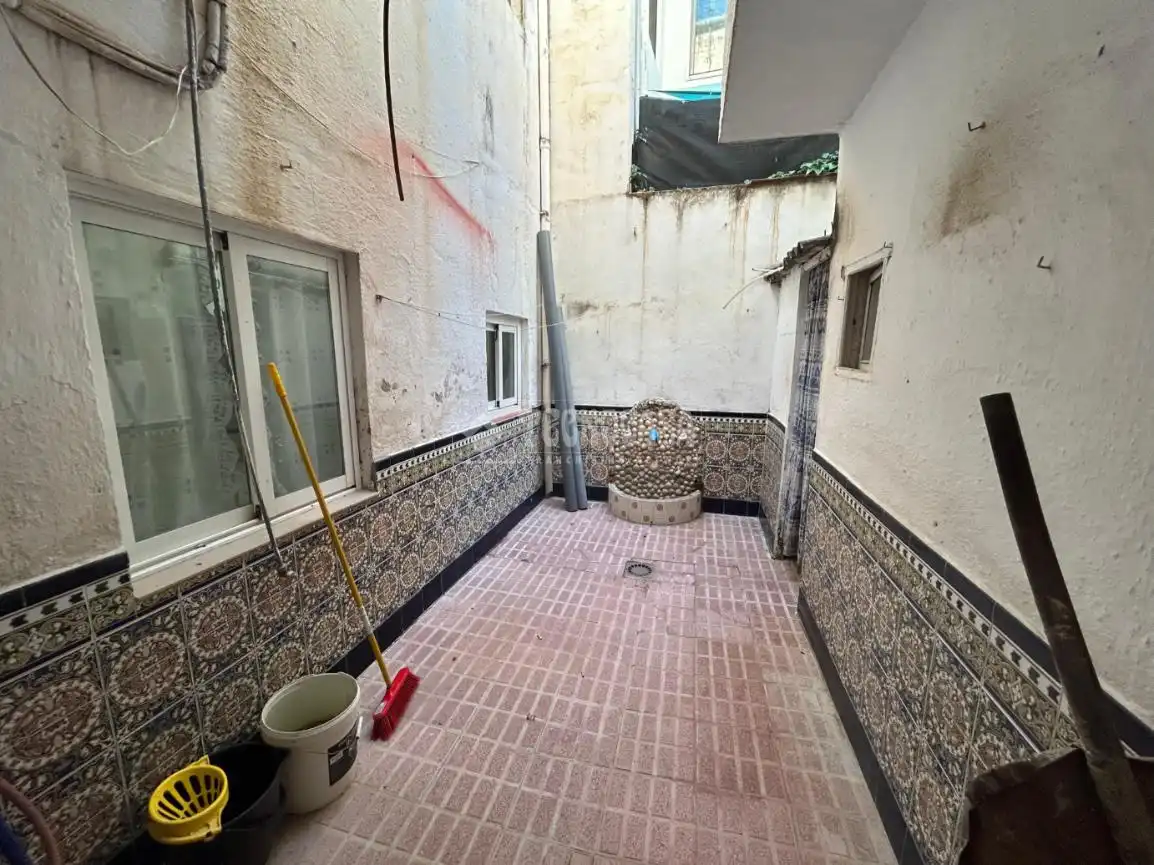 Vista exterior de Casa adosada en venda en Baeza amb Aire condicionat i Balcó