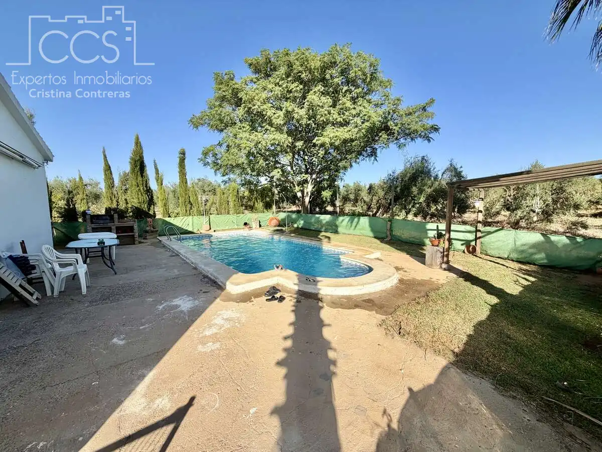 Casa rústica amb piscina en venda a Pilas