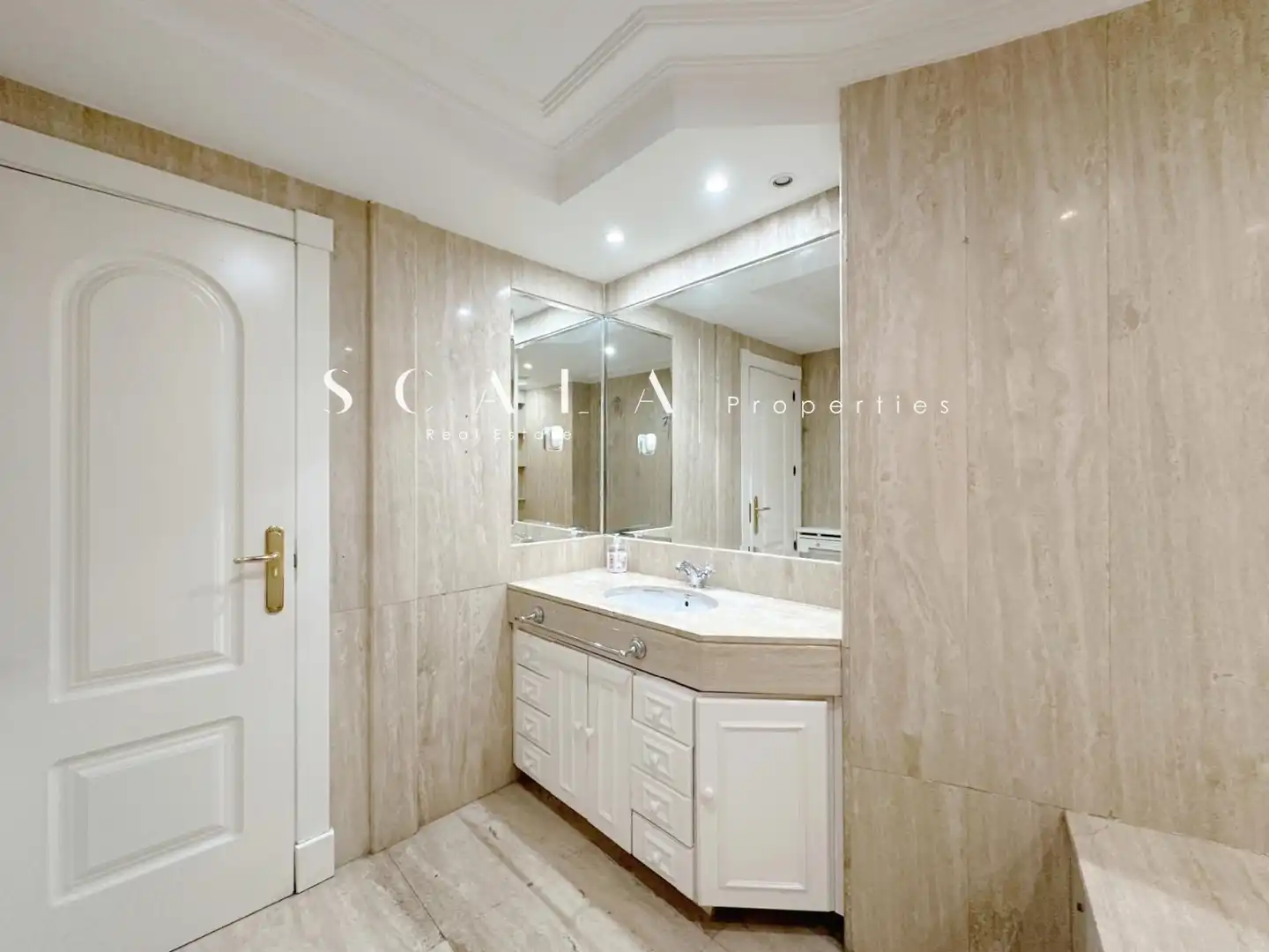 Badezimmer von Dachboden zur Miete in Madrid mit Klimaanlage, Heizung und Schwimmbad