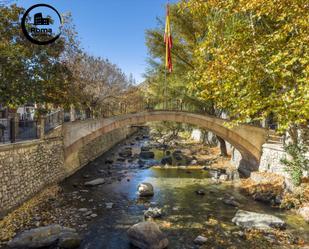 Vista exterior de Dúplex en venda en Pinos Genil amb Parquet, Terrassa i Balcó