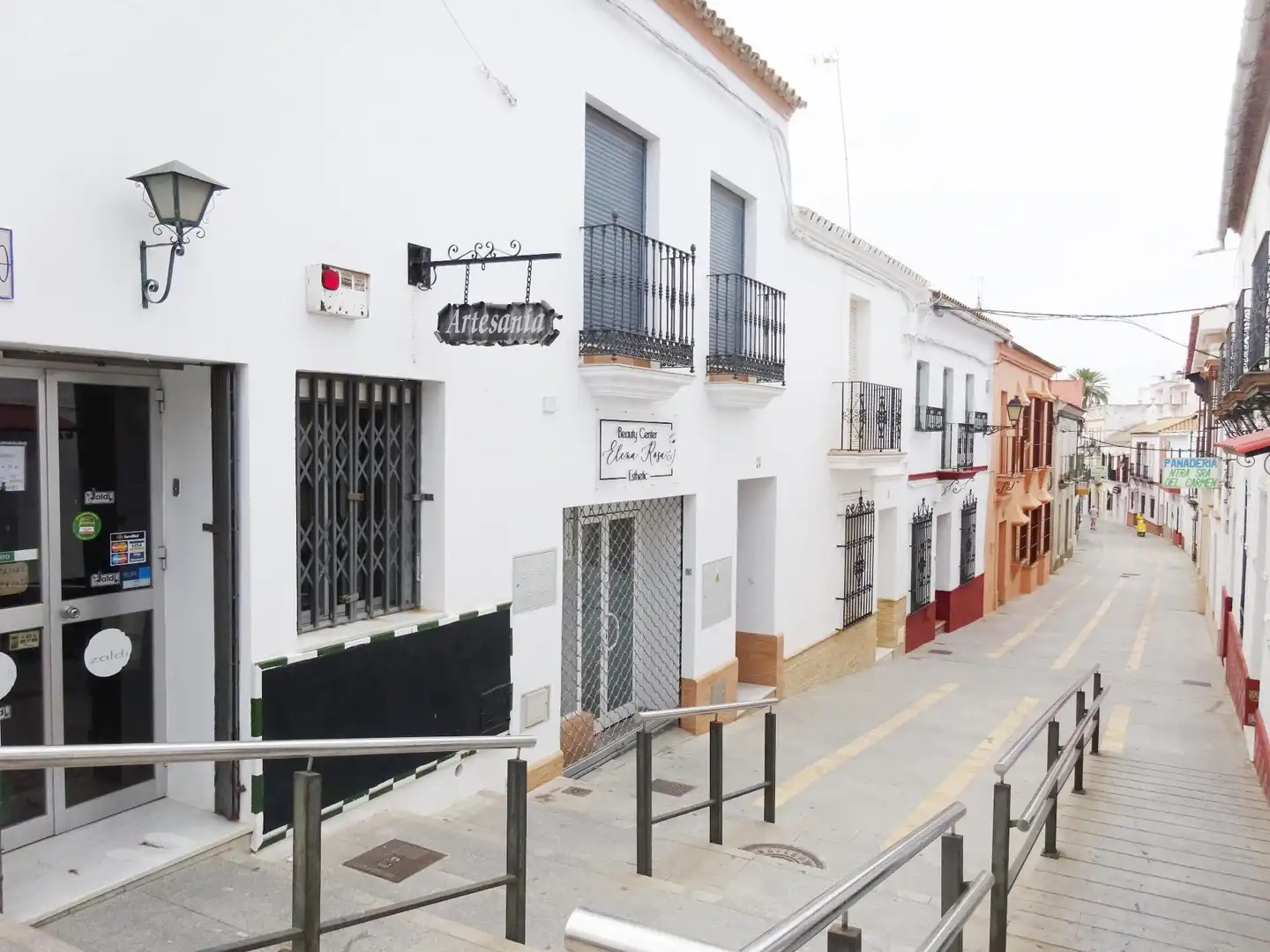 Vista exterior de Local en venta en Sanlúcar la Mayor