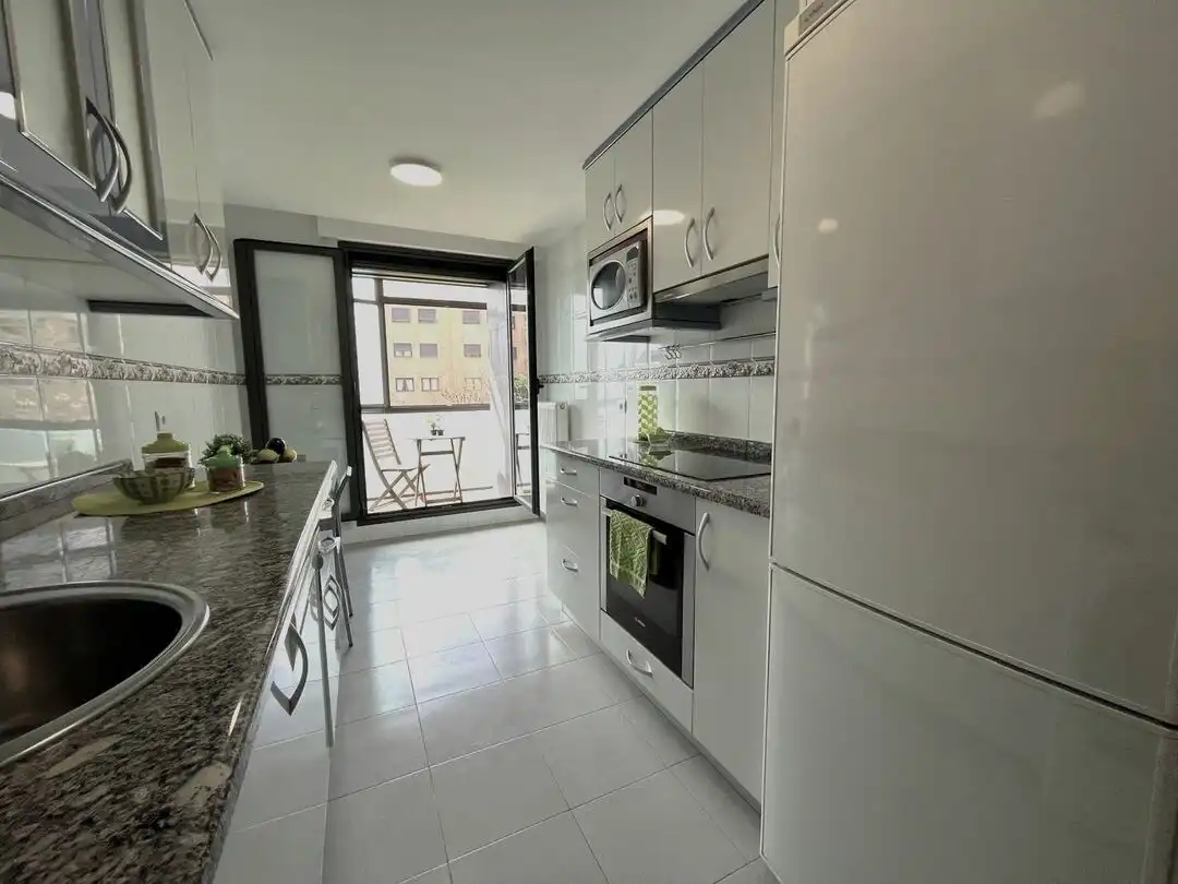 Cocina de Piso en venta en  Pamplona / Iruña con Calefacción, Jardín privado y Trastero