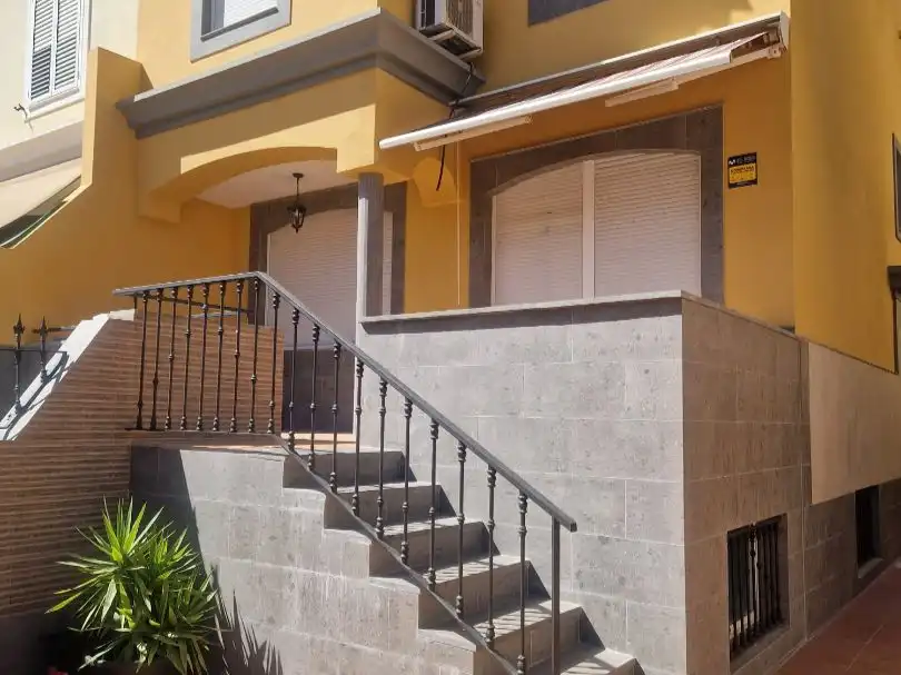 Vista exterior de Casa o xalet en venda en Tamaraceite - San Lorenzo - Tenoya