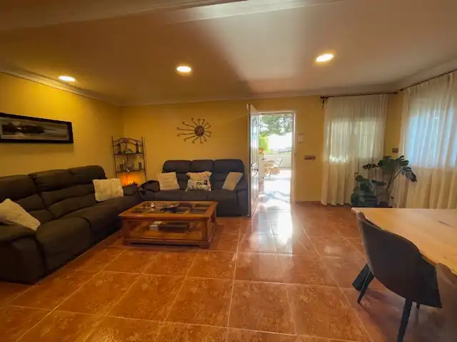 Sala d'estar de Casa o xalet en venda en Alicante / Alacant amb Aire condicionat, Calefacció i Jardí privat