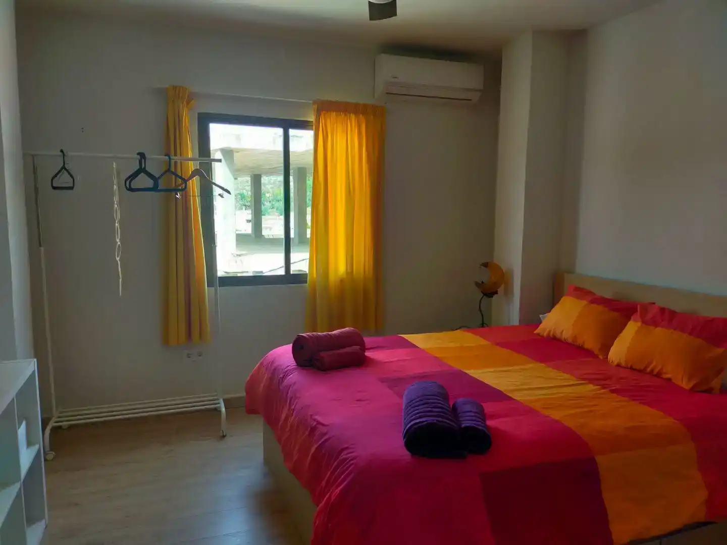 Schlafzimmer von Dachboden zum Verkauf in Almuñécar mit Klimaanlage, Abstellraum und Möbliert
