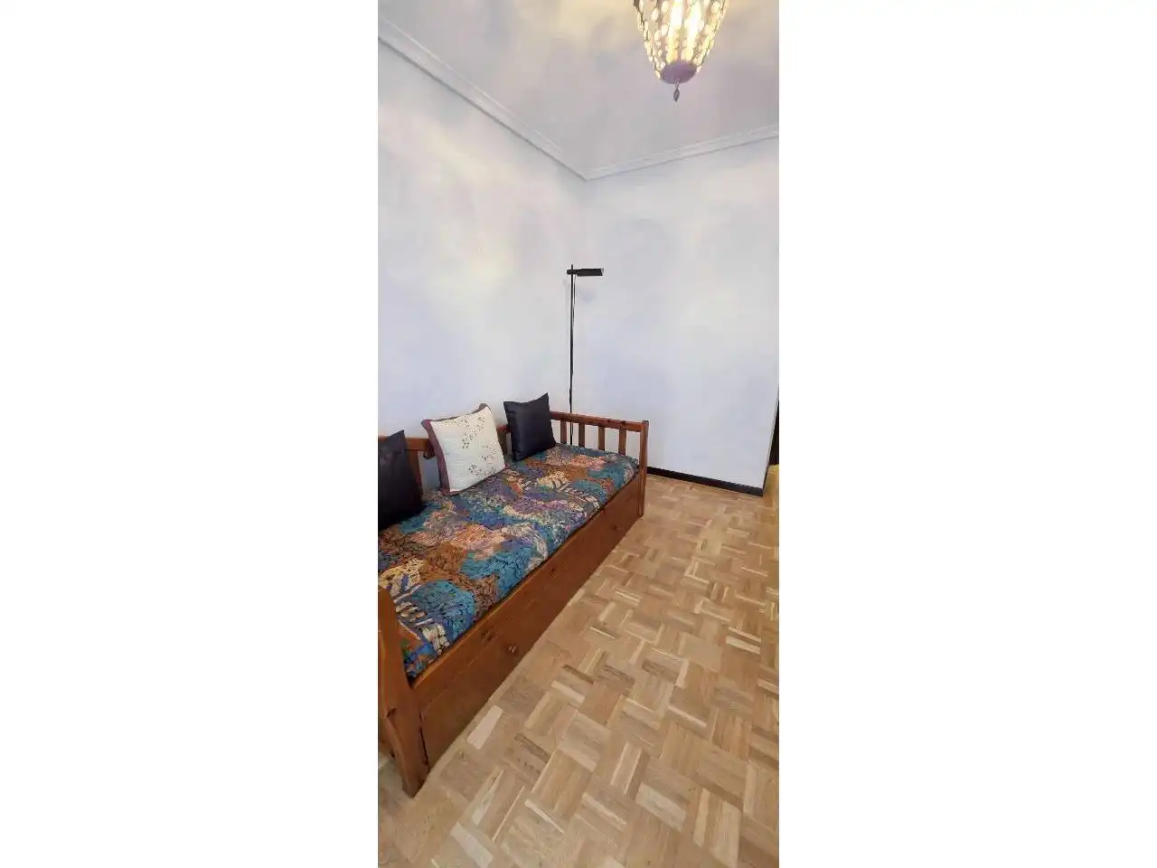 Dormitori de Pis de lloguer en  Logroño amb Calefacció, Parquet i Terrassa