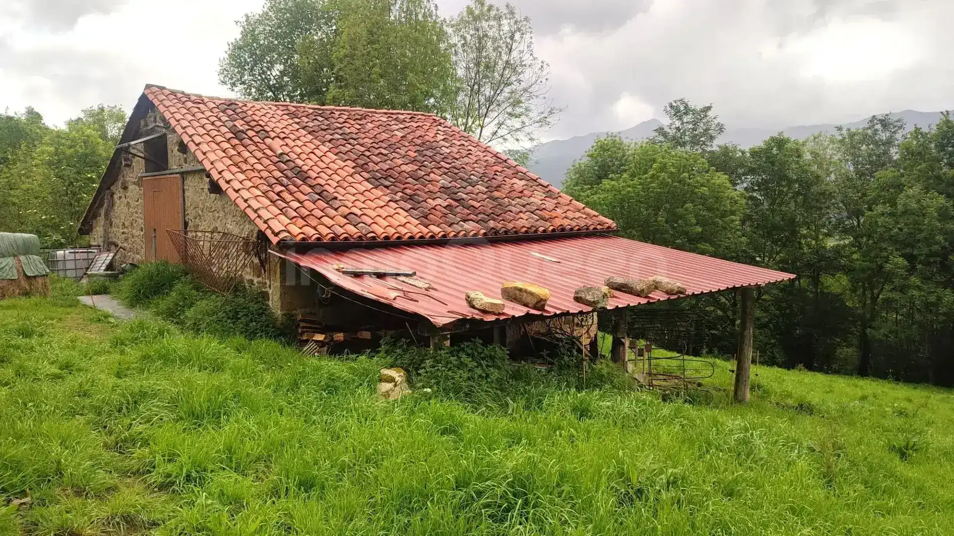 Außenansicht von Country house zum Verkauf in Cabrales mit Privatgarten