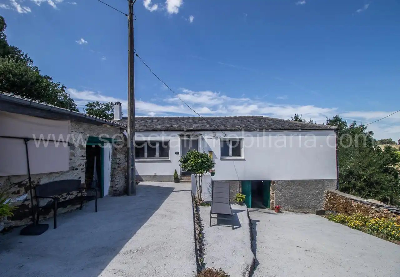 Vista exterior de Casa o xalet en venda en San Martín de Oscos amb Calefacció, Jardí privat i Terrassa