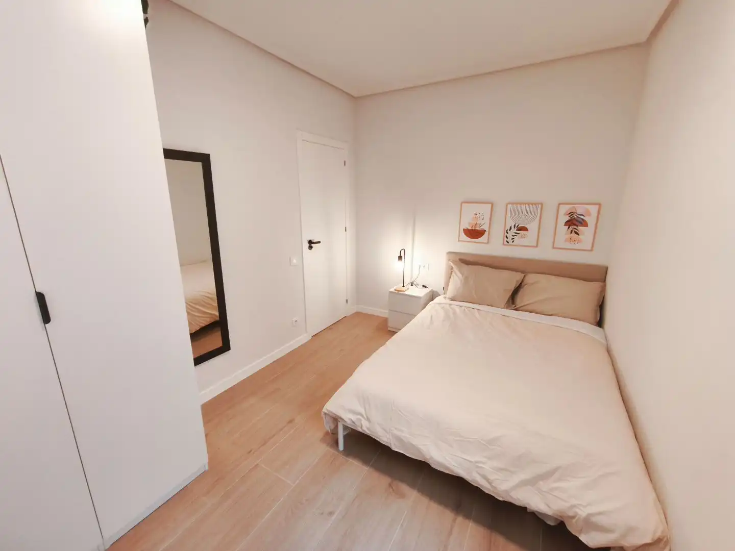Bedroom of Flat for share in Oeste