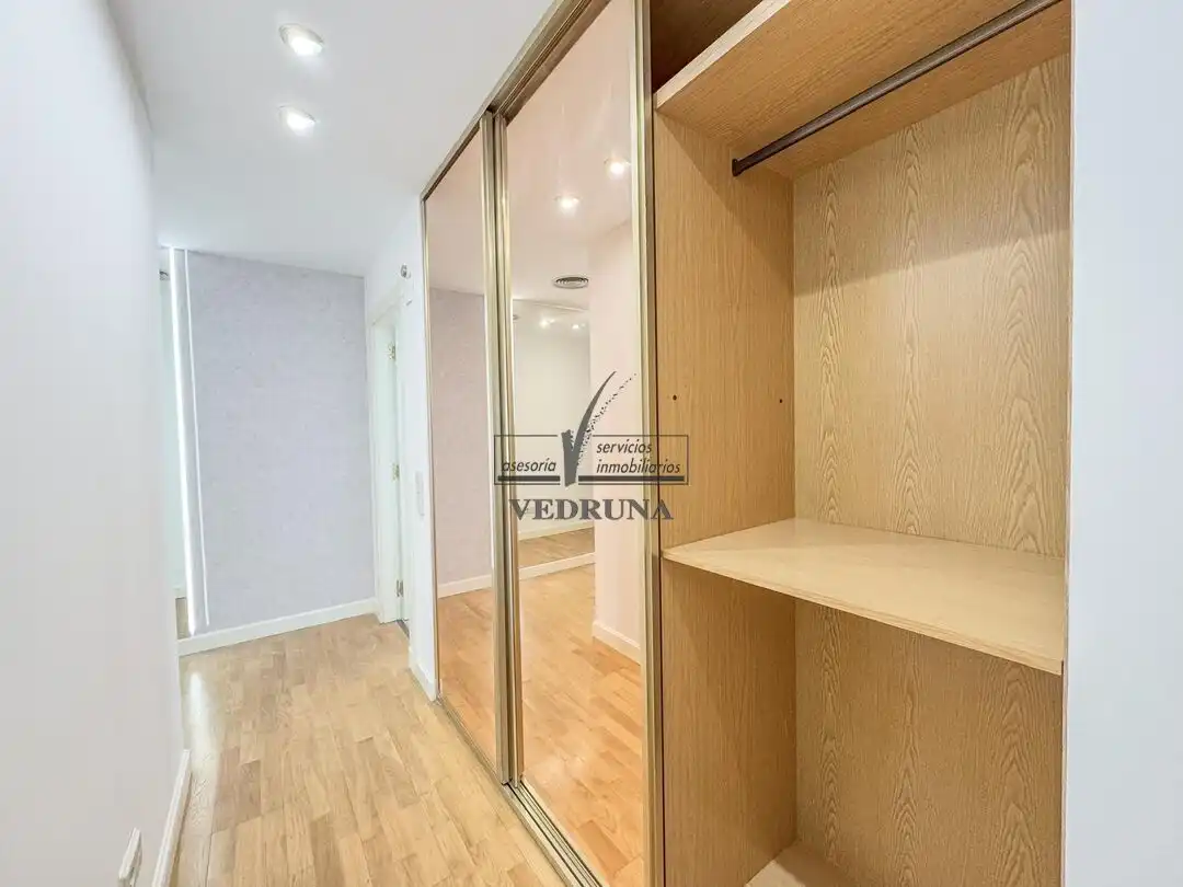 Dormitori de Apartament de lloguer en Zaragoza amb Aire condicionat, Calefacció i Forn
