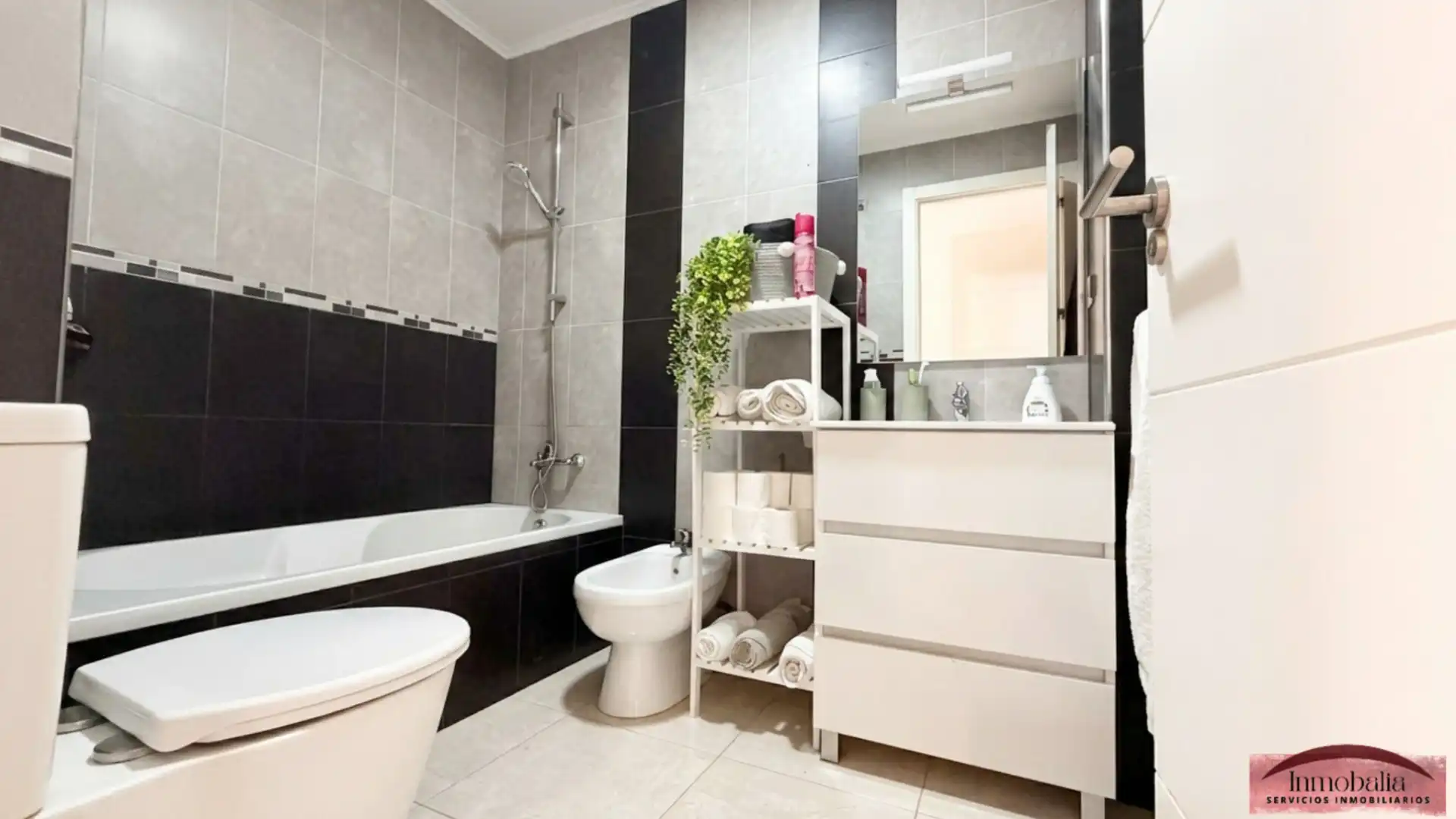 Baño de Piso en venta en Sevilla con Aire acondicionado y Terraza