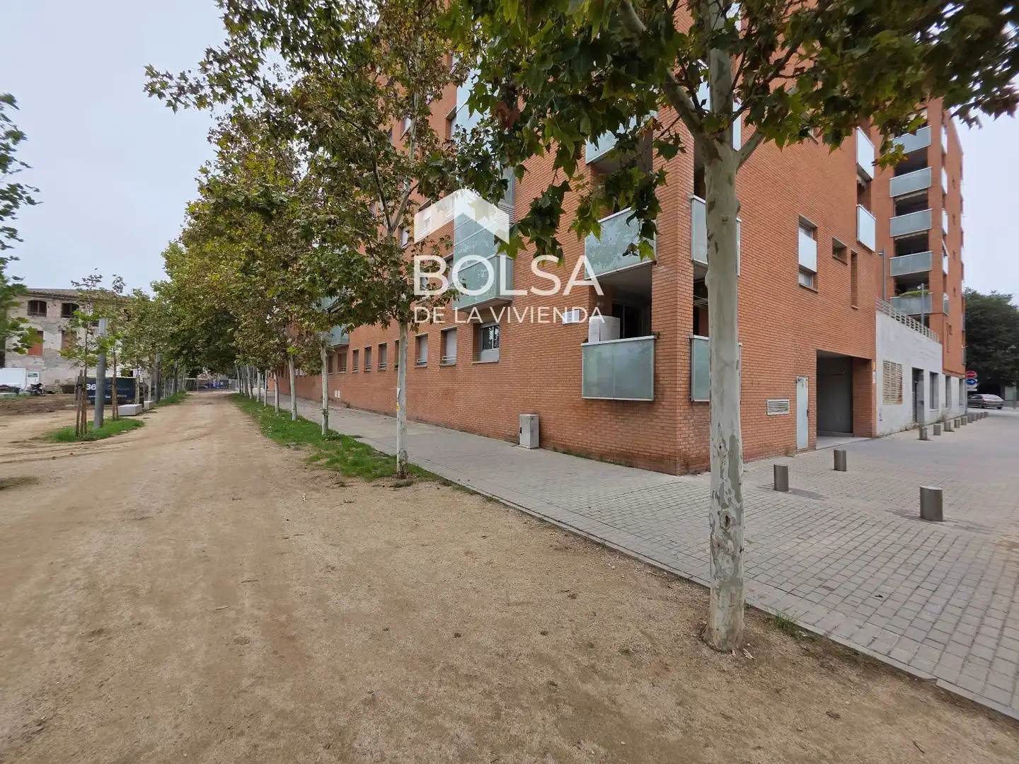 Vista exterior de Pis en venda en Manresa amb Terrassa i Moblat
